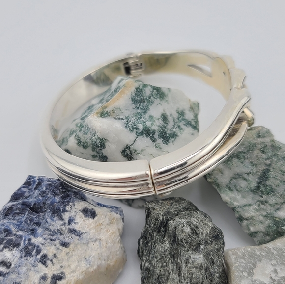 $72 Brighton "Interlok" Hinged Bangle w Celtic Knot! Bestselling Current Style! - Picture 6 of 16